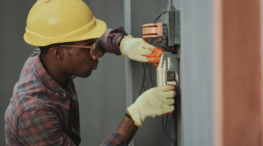 Vague de chaleur et climatisation résidentielle au Québec : Choisir le bon entrepreneur local pour vos travaux