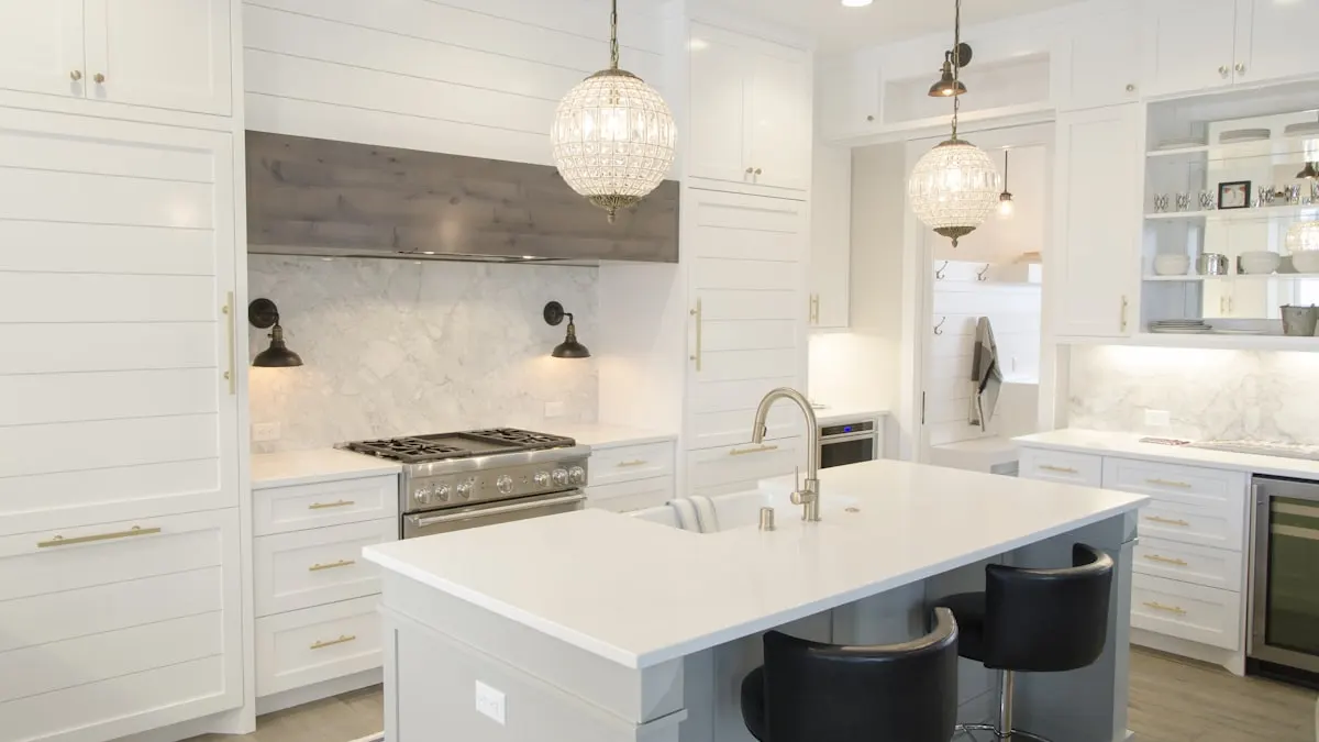 Boutique de quartier quebecoise pignon sur rue accueillant les familles pour la rentree