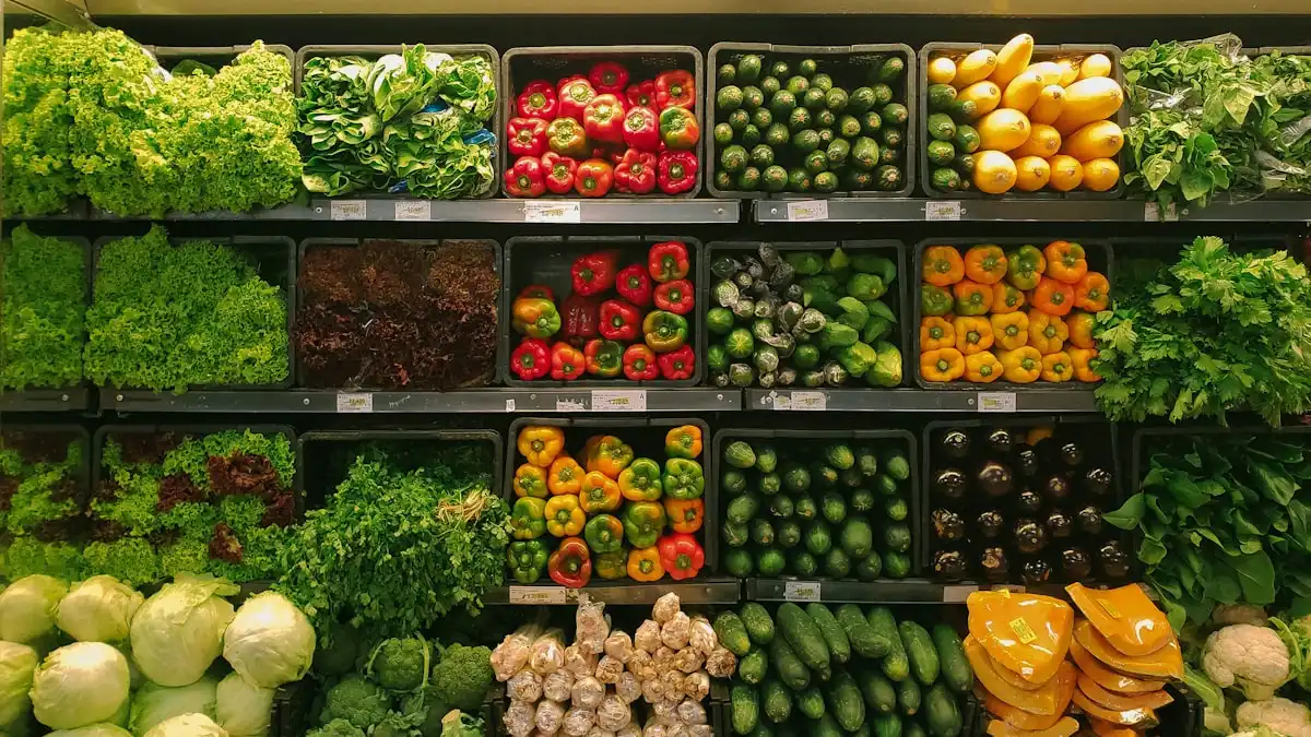 Boutique d alimentation locale et produits frais de proximite bien refrigeres